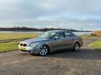BMW 5-Serie 3.0 I 530 AUT 2003 Grijs, Automaat, Achterwielaandrijving, Zwart, 2000 kg