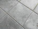Gratis: 5 st. betontegels, tuintegels, 50x50x5 cm antraciet, Ophalen of Verzenden, Zo goed als nieuw, Minder dan 5 m², Beton