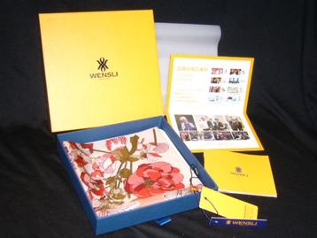 Wensli Silk Scarf Flowers - NIEUW/BOX beschikbaar voor biedingen