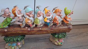 Disney traditions Snow White Dwarfs beschikbaar voor biedingen