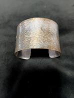 Vintage verzilverd 4 cm brede gehamerde open armband, Verzenden, Zo goed als nieuw, Zilver, Overige materialen