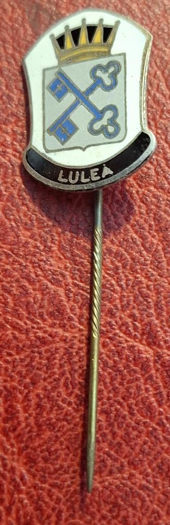 Speld Luleu (B4993), Verzamelen, Speldjes, Pins en Buttons, Gebruikt, Speldje of Pin, Stad of Land, Verzenden