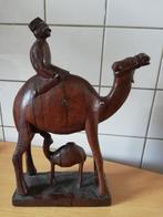 Dromedaris met kalf. Houtsnijwerk. Ca '20/'40., Ophalen