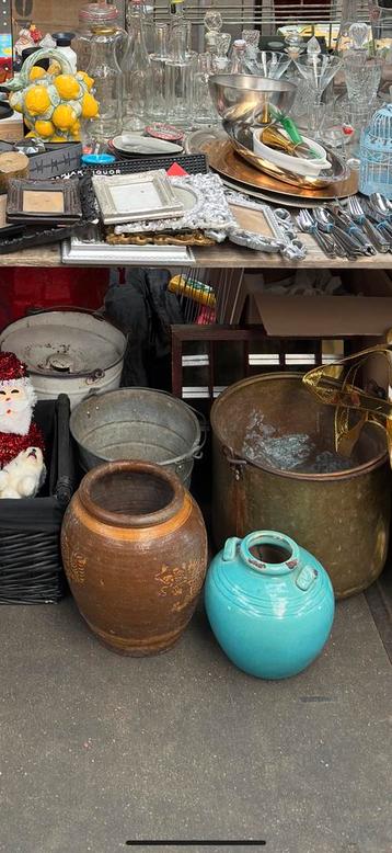 Diverse vintage, brocante, antieke potten en emmers te koop beschikbaar voor biedingen