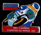 Yamaha- 1984 C.Sarron Champion du Monde 250 pin, Verzamelen, Speldjes, Pins en Buttons, Nieuw, Sport, Speldje of Pin, Verzenden