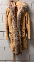 Mooie suede Parajumper lemmicoat met vossen kraag., Kleding | Dames, Jassen | Winter, Ophalen of Verzenden, Zo goed als nieuw