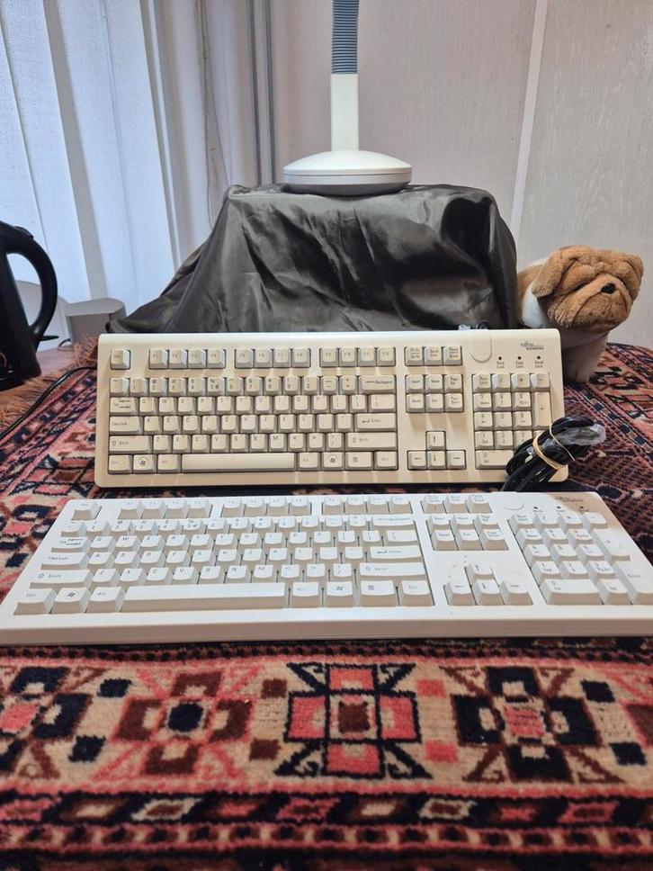 Fujitsu Siemens Toetsenborden - Set van 2, Computers en Software, Toetsenborden, Gebruikt, Qwerty, Bedraad, Ophalen of Verzenden
