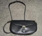 In nieuwstaat: zwart damestasje van Mango met draagriem, Sieraden, Tassen en Uiterlijk, Tassen | Damestassen, Ophalen of Verzenden