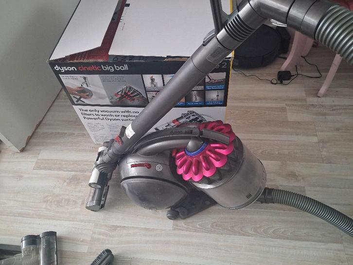 Dyson DC37 (extreem zuigkracht) 11x opzetstuk, Witgoed en Apparatuur, Stofzuigers, Zo goed als nieuw, 1200 tot 1600 watt, Ophalen