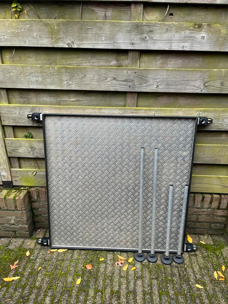 Groot aluminium vis plateau met 25 mm poten, Watersport en Boten, Hengelsport | Algemeen, Gebruikt, Koffer of Tas, Ophalen