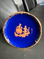 Blauw limoges bordje, Ophalen