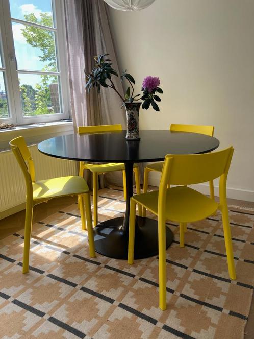 Grote zwarte ronde eettafel, Huis en Inrichting, Tafels | Eettafels, Gebruikt, 100 tot 150 cm, 100 tot 150 cm, Vijf personen of meer