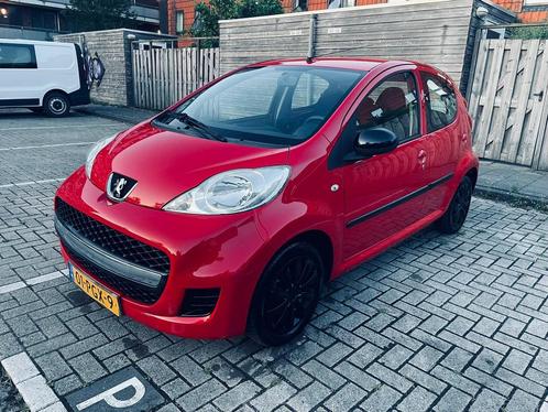 Peugeot 107 1.0 12V 5DR 2011 Rood, Auto's, Peugeot, Particulier, Centrale vergrendeling, Elektrische ramen, Isofix, Metallic lak