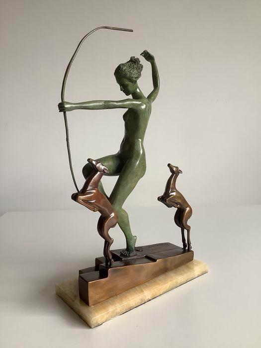 Art Deco bronzen beeld Diana met 2 reëen, Antiek en Kunst, Antiek | Koper en Brons, Ophalen of Verzenden
