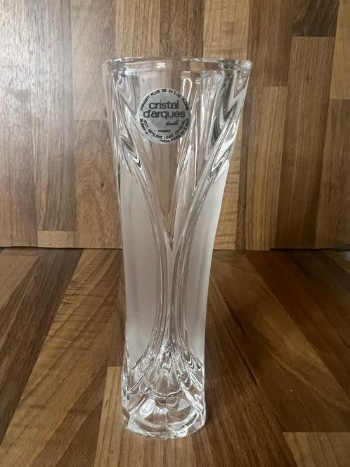Cristal d’Arques vaasje Châtelet • geëtste hoeken • chipje, Antiek en Kunst, Antiek | Glas en Kristal, Ophalen of Verzenden