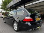 BMW 5-serie Touring BMW 5-serie Touring 520i Business Line L, Auto's, BMW, Achterwielaandrijving, 4 cilinders, 1535 kg, Zwart