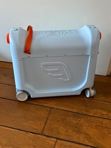 Zeer mooie stokke jet kids kofferbedje beschikbaar voor biedingen