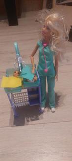 Barbie Dokter met Baby en Trolley, Ophalen of Verzenden, Gebruikt, Barbie