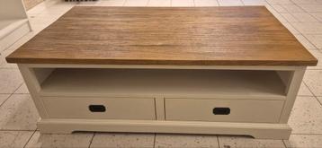Stijlvolle salontafel wit met massief houten blad en lades beschikbaar voor biedingen