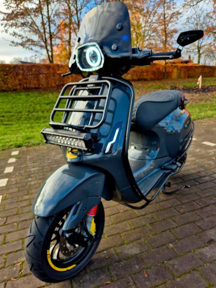 Custom Vespa Sprint 50 (2021) Unieke Uitvoering! 1e eigenaar, Fietsen en Brommers, Brommeronderdelen | Scooters, Zo goed als nieuw