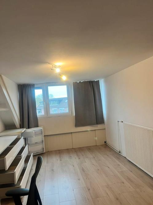 Zolder kamer te huur 20 m2, Huizen en Kamers, Kamers te huur, 20 tot 35 m²