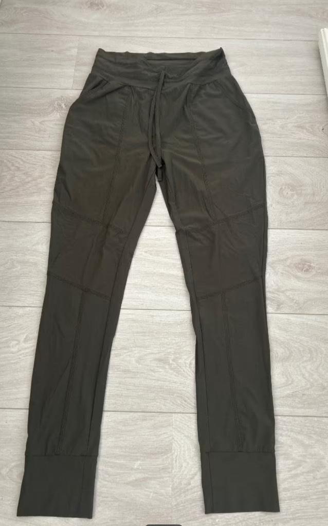 Zoso set broek met jasje mt m, Kleding | Dames, Jasjes, Kostuums en Pakken, Zo goed als nieuw, Kostuum of Pak, Maat 38/40 (M)