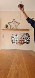 Hanglamp metalen bloem met witte bol, Huis en Inrichting, Lampen | Hanglampen, Minder dan 50 cm, Metaal, Zo goed als nieuw, Ophalen