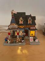 2013 Lemax Trixiea dog boutique, Diversen, Kerst, Ophalen of Verzenden, Zo goed als nieuw