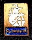 Plymouth pin- kleine maat 13x9 mm., Verzamelen, Speldjes, Pins en Buttons, Verzenden, Nieuw, Transport, Speldje of Pin