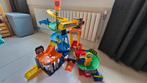 Te koop: VTech autogarage + vier auto's, Ophalen, Zo goed als nieuw