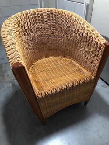 Rotan stoel beschikbaar voor biedingen