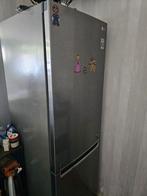 lg koelkast koelt en vriest niet ongeveer 4 jaar oud, Witgoed en Apparatuur, Koelkasten en IJskasten, Ophalen, 200 liter of meer