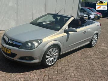 Opel Astra TwinTop 1.8 Cosmo beschikbaar voor biedingen