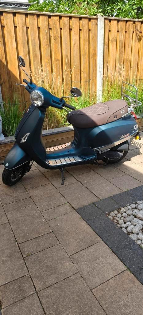 GTS Toscana scooter met geel kenteken 2019, Fietsen en Brommers, Snorfietsen en Snorscooters, Zo goed als nieuw, Overige merken