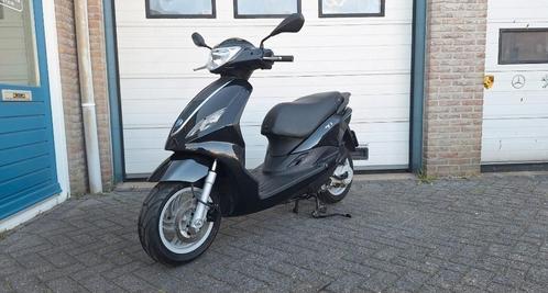 Unieke piaggio fly / 1e eigenaar / 2885 km / brom scooter!!, Fietsen en Brommers, Scooters | Vespa, Zo goed als nieuw, Maximaal 45 km/u