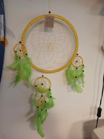 Groene Dromenvanger - groene veren beschikbaar voor biedingen