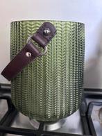 Groene glazen vaas met leren handvat – 18,5 cm, Ophalen of Verzenden, Minder dan 50 cm, Groen, Glas