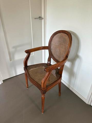 6 Antieke Eetkamerstoelen met Armleuningen en Kussens beschikbaar voor biedingen