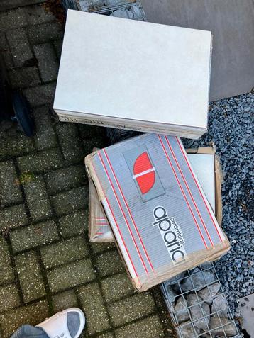 Nieuwe tegels beschikbaar voor biedingen