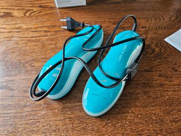Twee Apparaatjes voor het Verzorgen van Schoenen beschikbaar voor biedingen