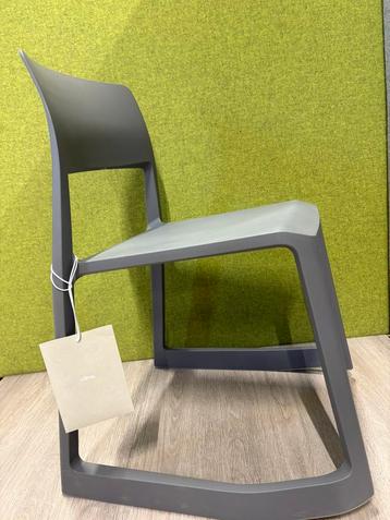 Grijze vitra tip ton beschikbaar voor biedingen