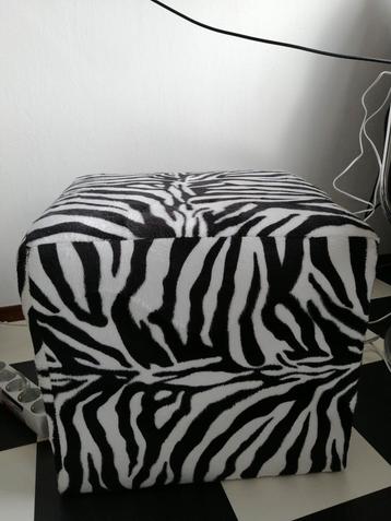 Zebra Poef / Hocker beschikbaar voor biedingen