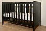 Kinderbed / babybed zwart hout, Kinderen en Baby's, Minder dan 70 cm, Minder dan 140 cm, Zo goed als nieuw, Ophalen