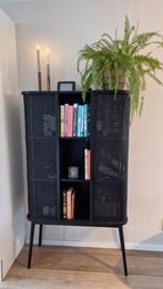 Stijlvolle zwarte kast met rotan draai deuren, Ophalen, 100 tot 150 cm, Minder dan 150 cm, Metaal