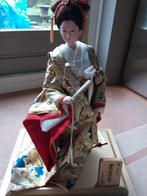 Japanse pop in traditionele Japanse kimono in glazen case, Ophalen of Verzenden, Nieuw, Pop