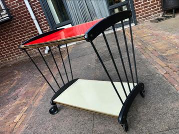 Vintage theetafeltje. beschikbaar voor biedingen