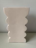 Zuiver Curves vaas large beige, Minder dan 50 cm, Nieuw, Overige materialen, Ophalen of Verzenden