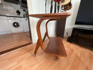 Retro/vintage audiomeubel/bijzettafeltje met wieltjes beschikbaar voor biedingen