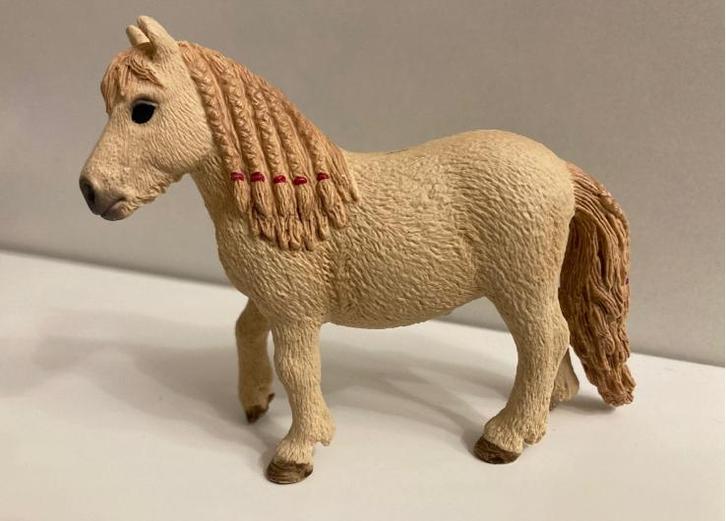 Schleich 97447 Shetlander merrie met vlechtjes, Verzamelen, Dierenverzamelingen, Zo goed als nieuw, Beeldje of Figuurtje, Paard