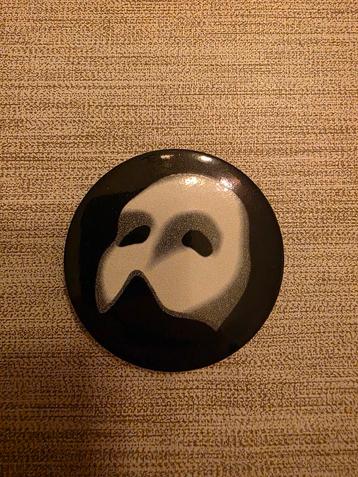 Phantom of the Opera Button beschikbaar voor biedingen